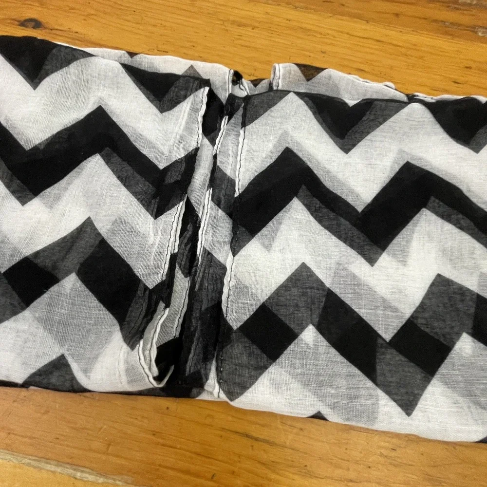 Black & White Infinity‎ Scarf Chevron Striped Lightweight Womens 39x35